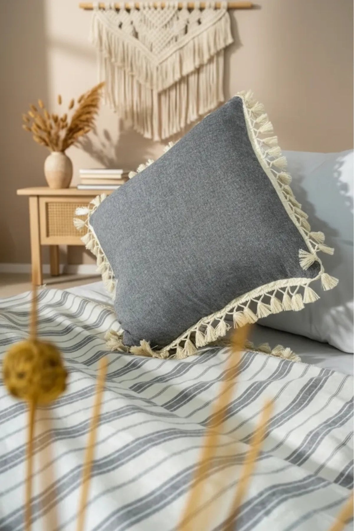 Gri Antrasit Ponponlu Kırlent